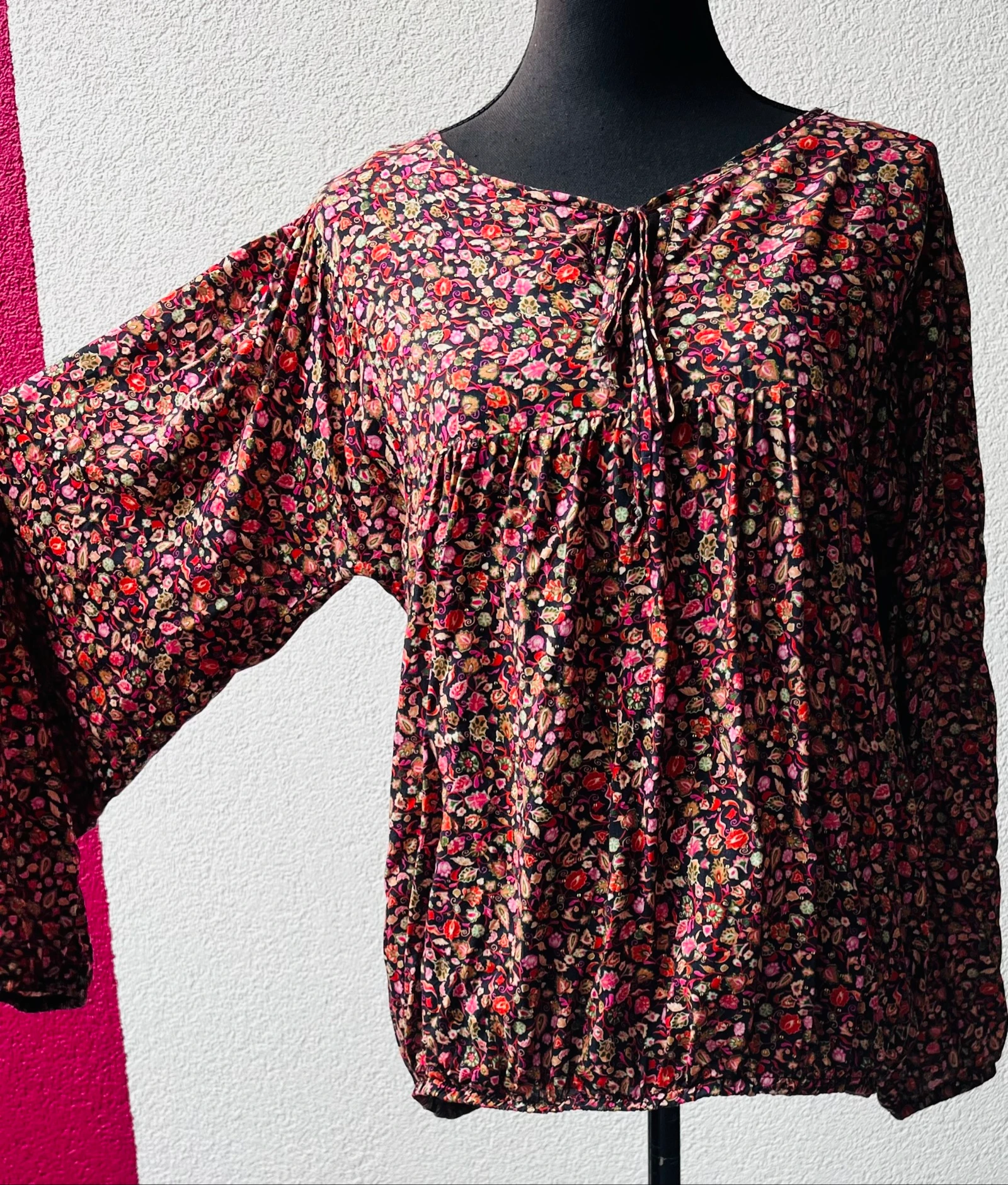 🌺 𝒎𝒛 | Blusa Geisha com estampa floral e detalhes em dourado | tamanho L 40 | viscose lurex – photo 2